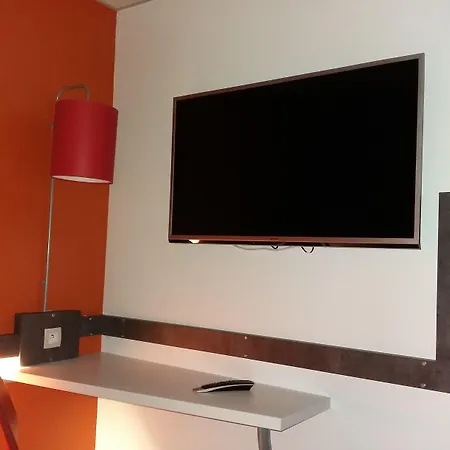 호텔 Ibis Budget Aeroport Lyon Saint Exupery 2*